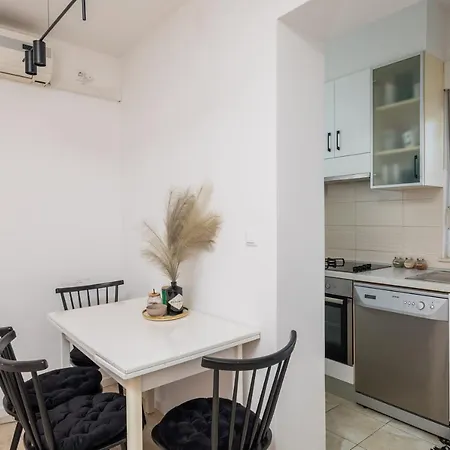App - Private Parking & Terrace Split