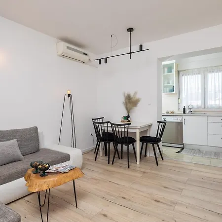App - Private Parking & Terrace Apartment *