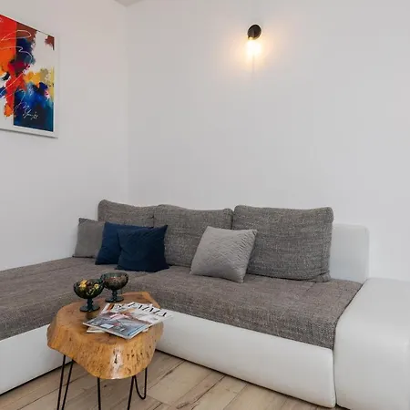 App - Private Parking & Terrace Apartament