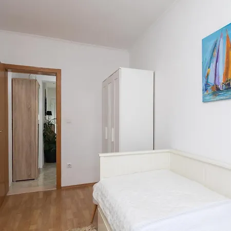 App - Private Parking & Terrace Apartment *