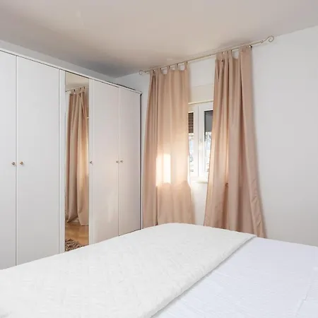 Apartment App - Private Parking & Terrace *