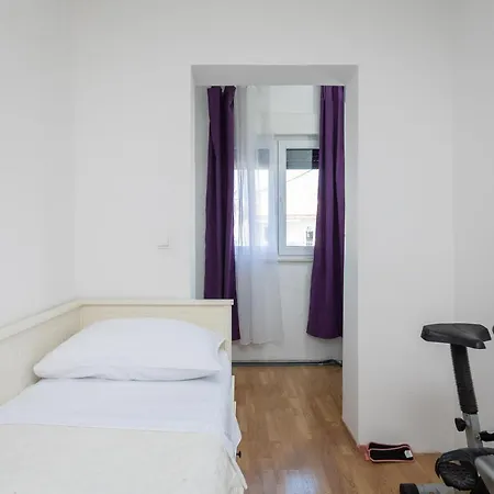App - Private Parking & Terrace Apartment *