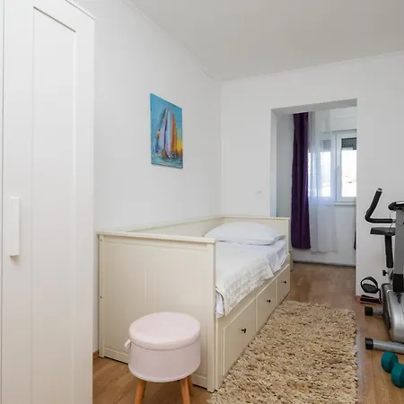 App - Private Parking & Terrace Split