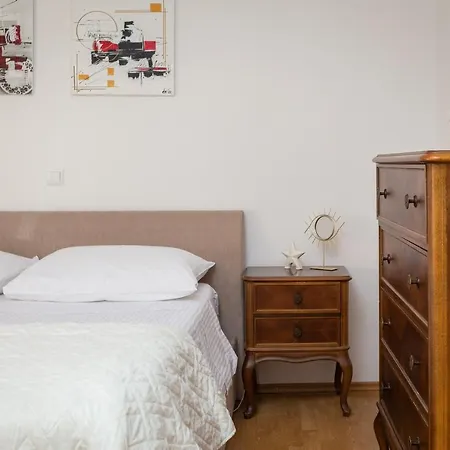 App - Private Parking & Terrace